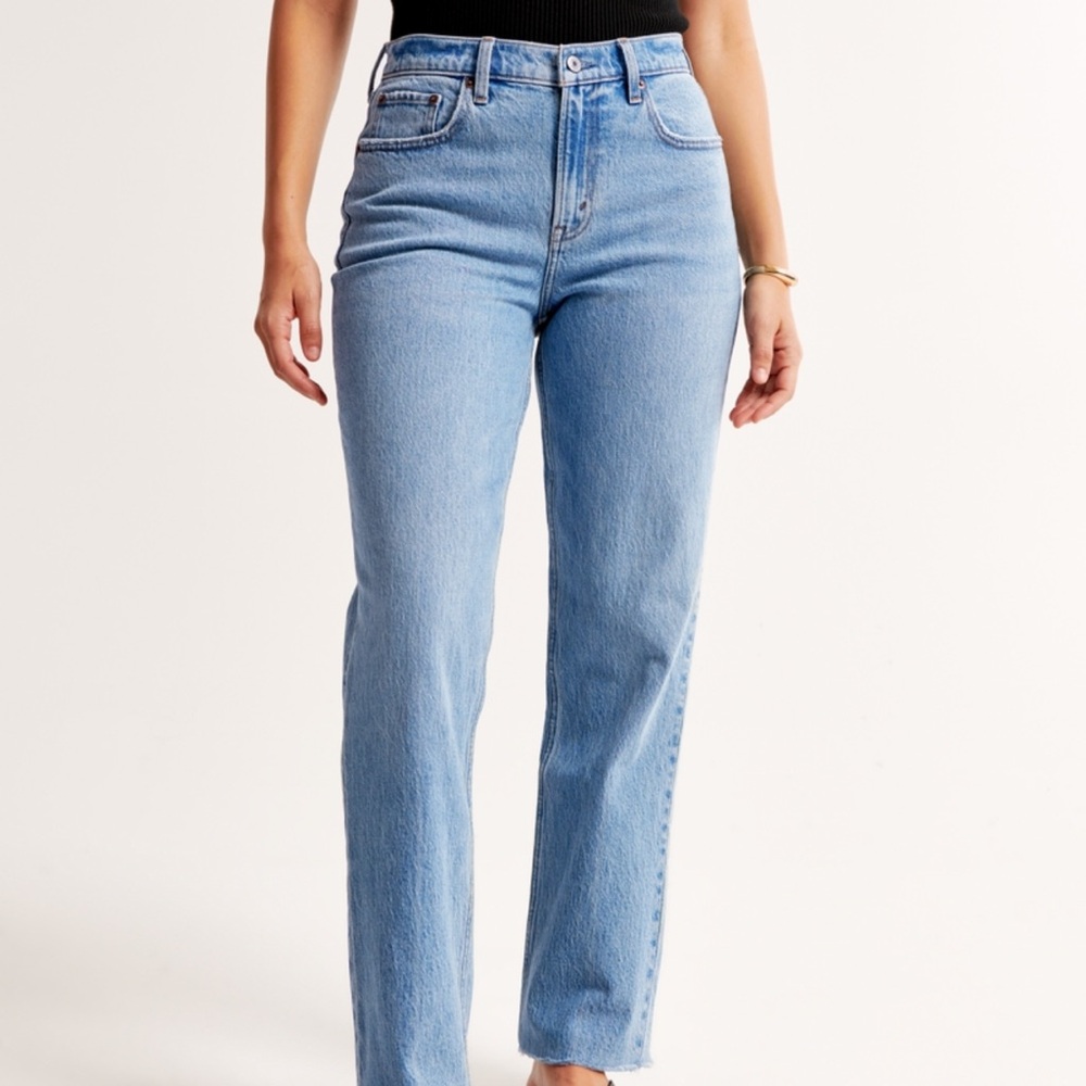 Abercrombie Curve Love Mid Rise 90s Straight Jean